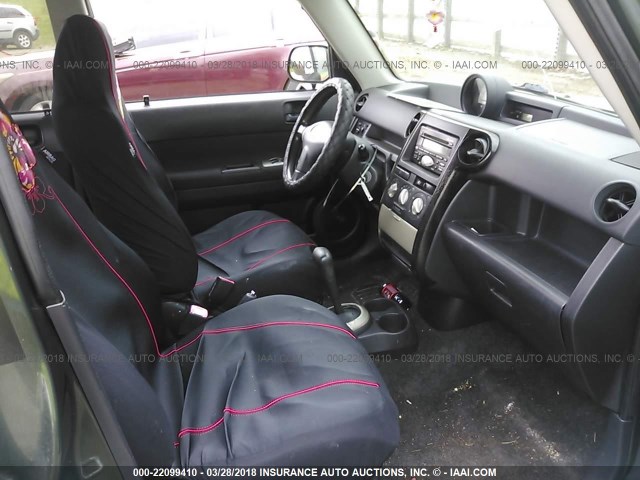 JTLKT324750181904 - 2005 TOYOTA SCION XB BLACK photo 5