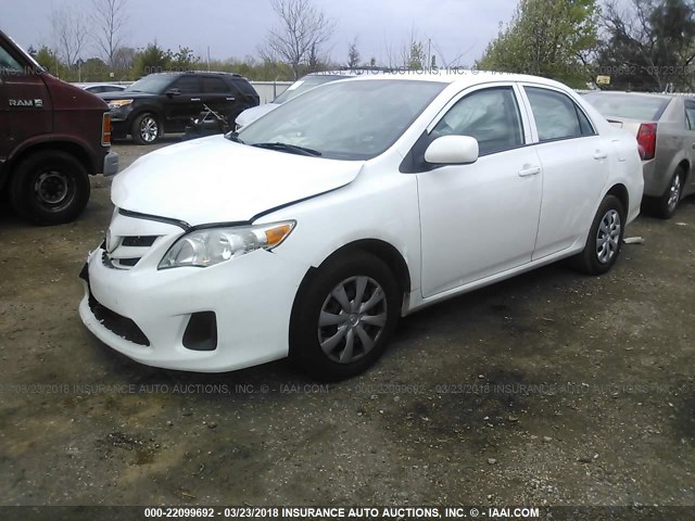 2T1BU4EE2DC125781 - 2013 TOYOTA COROLLA S/LE WHITE photo 2