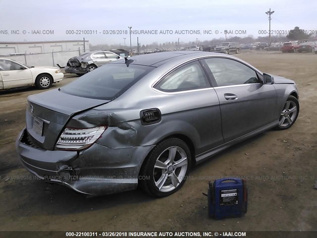 WDDGJ4HB6DF975975 - 2013 MERCEDES-BENZ C 250 GRAY photo 4