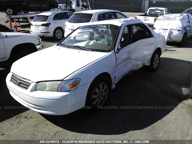 JT2BG22K910562956 - 2001 TOYOTA CAMRY CE/LE/XLE WHITE photo 2