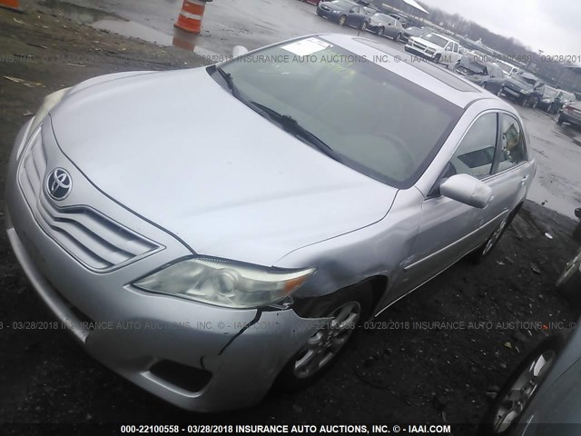 4T1BF3EK4BU219120 - 2011 TOYOTA CAMRY SE/LE/XLE SILVER photo 2