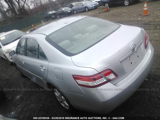 4T1BF3EK4BU219120 - 2011 TOYOTA CAMRY SE/LE/XLE SILVER photo 3