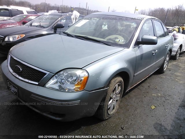 1FAFP24105G154118 - 2005 FORD FIVE HUNDRED SEL GREEN photo 2