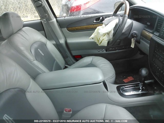 1LNHM97V81Y604035 - 2001 LINCOLN CONTINENTAL  Gümüş fotoğraf 5