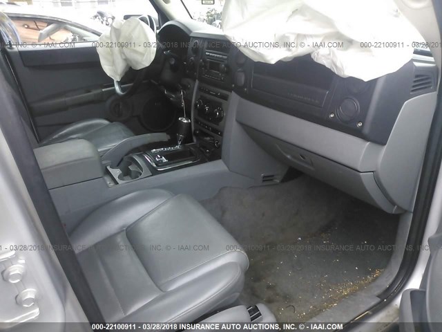 1J8HG48P47C573265 - 2007 JEEP COMMANDER SILVER photo 5