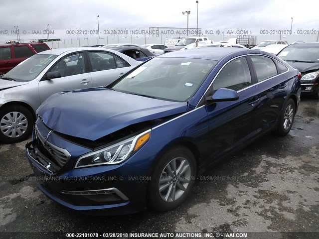 5NPE24AF5FH072995 - 2015 HYUNDAI SONATA SE BLUE photo 2