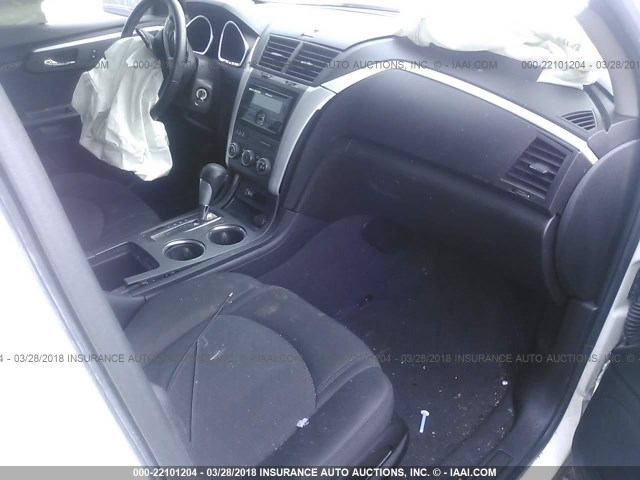 1GNLVFED9AJ249123 - 2010 CHEVROLET TRAVERSE LT WHITE photo 5