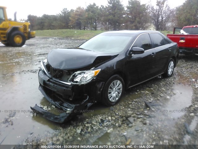4T1BF1FKXCU045185 - 2012 TOYOTA CAMRY SE/LE/XLE BLACK photo 2