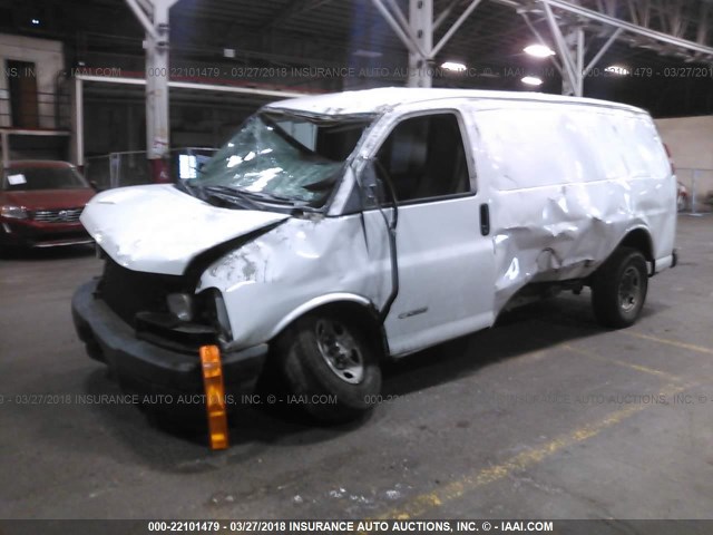 1GCHG35U351205695 - 2005 CHEVROLET EXPRESS G3500  WHITE photo 2