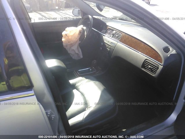 2G4WE567151332369 - 2005 BUICK LACROSSE CXS SILVER photo 5