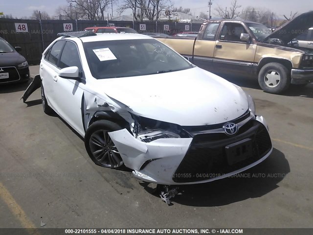 4T1BF1FK2FU970693 - 2015 TOYOTA CAMRY LE/XLE/SE/XSE WHITE photo 1