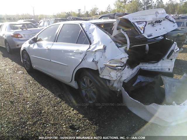 4T1BF1FK5FU073402 - 2015 TOYOTA CAMRY LE/XLE/SE/XSE Weiß Foto 3