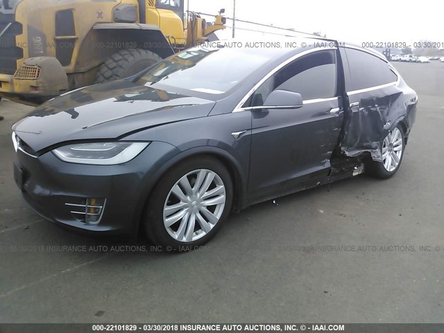 5YJXCDE2XHF042793 - 2017 TESLA MODEL X GRAY photo 2