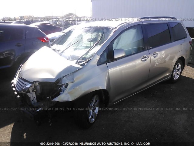 5TDKZ3DC9HS795773 - 2017 TOYOTA SIENNA LE SILVER photo 2