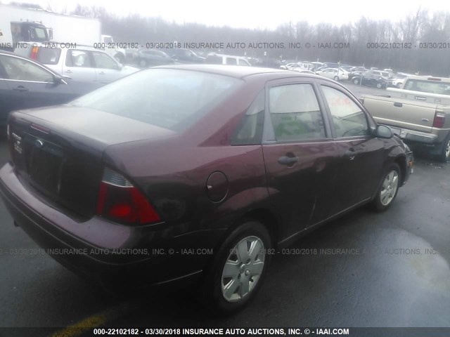 1FAHP34NX7W268945 - 2007 FORD FOCUS ZX4/S/SE/SES 红色 照片 4