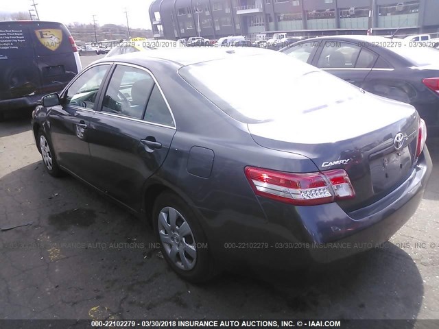 4T1BF3EK1AU033369 - 2010 TOYOTA CAMRY SE/LE/XLE GRAY photo 3