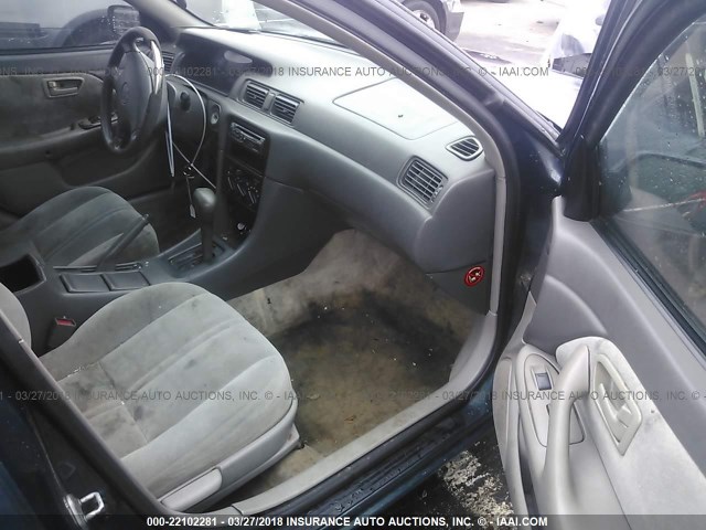 4T1BG22K4VU748437 - 1997 TOYOTA CAMRY CE/LE/XLE 绿色 照片 5