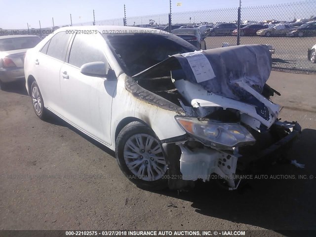 4T4BF1FK4ER439211 - 2014 TOYOTA CAMRY L/SE/LE/XLE 白色 照片 1