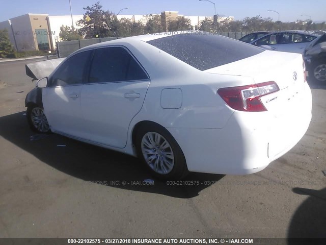 4T4BF1FK4ER439211 - 2014 TOYOTA CAMRY L/SE/LE/XLE 白色 照片 3