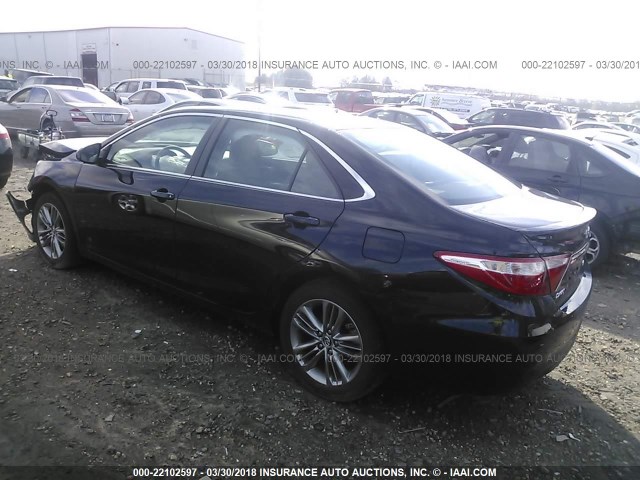4T1BF1FK0HU451631 - 2017 TOYOTA CAMRY LE/XLE/SE/XSE BLACK photo 3