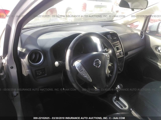 3N1CE2CP2FL418254 - 2015 NISSAN VERSA NOTE S/S PLUS/SV/SL/SR SILVER photo 5
