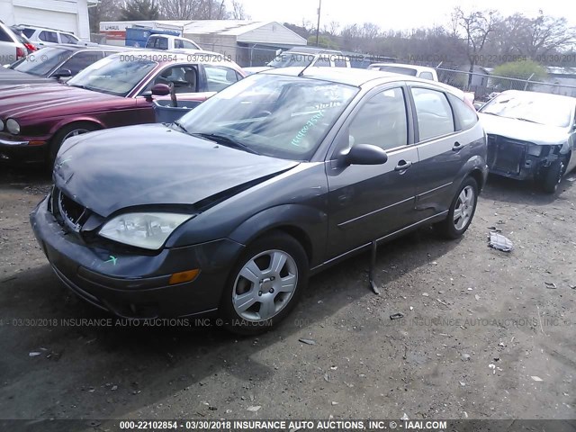 1FAFP37N36W121125 - 2006 FORD FOCUS ZX5 GRAY photo 2