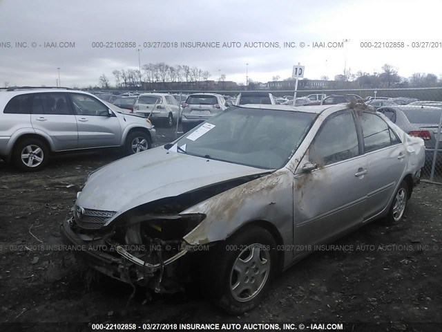 4T1BF32K93U546411 - 2003 TOYOTA CAMRY LE/XLE/SE SILVER photo 2