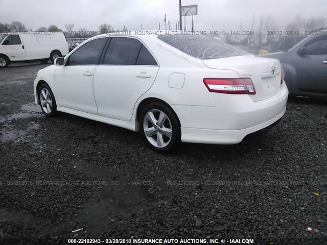 4T1BF3EK7AU554676 - 2010 TOYOTA CAMRY SE/LE/XLE WHITE photo 3