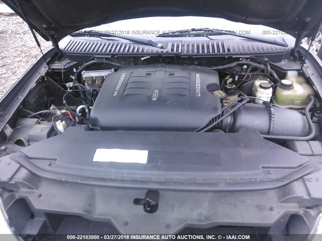 5LMFU27R13LJ39158 - 2003 LINCOLN NAVIGATOR BLACK photo 10