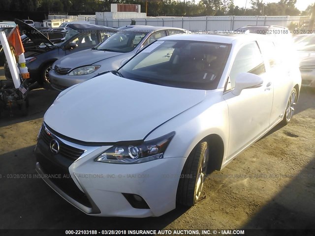 JTHKD5BHXF2221016 - 2015 LEXUS CT 200 WHITE photo 2