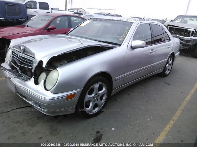 WDBJF70J72B466745 - 2002 MERCEDES-BENZ E 430 SILVER photo 2