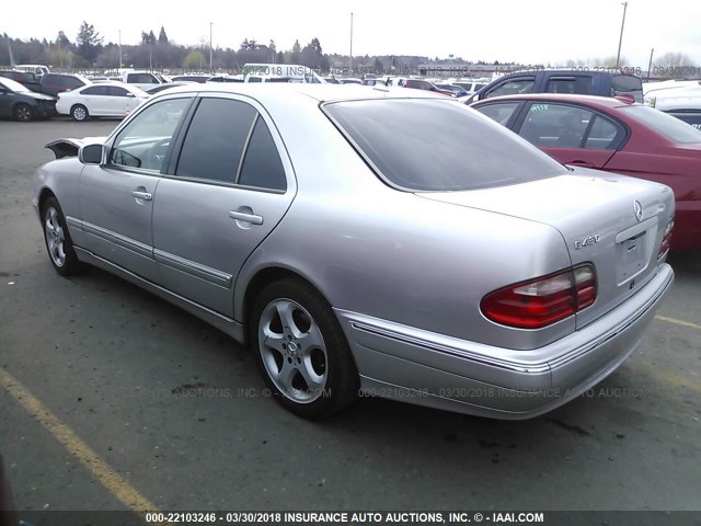 WDBJF70J72B466745 - 2002 MERCEDES-BENZ E 430 SILVER photo 3