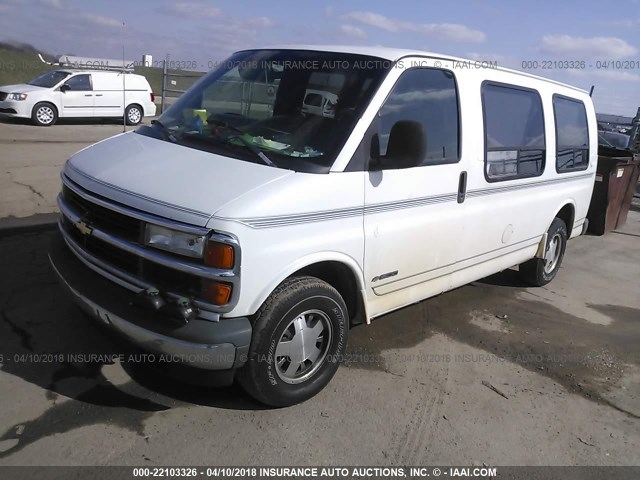 1GBFG15R0W1008819 - 1998 CHEVROLET EXPRESS G1500  WHITE photo 2