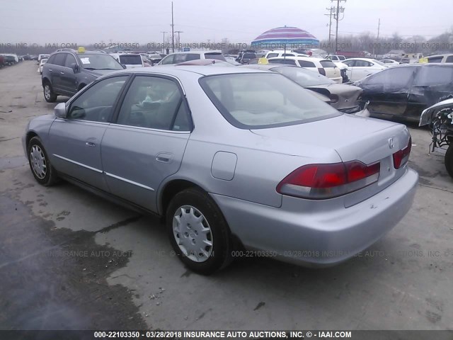 1HGCG56472A015500 - 2002 HONDA ACCORD LX SILVER photo 3