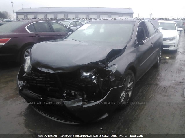 4T1BF1FK1GU156777 - 2016 TOYOTA CAMRY LE/XLE/SE/XSE 灰色 照片 2