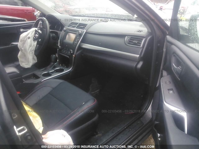 4T1BF1FK1GU156777 - 2016 TOYOTA CAMRY LE/XLE/SE/XSE 灰色 照片 5