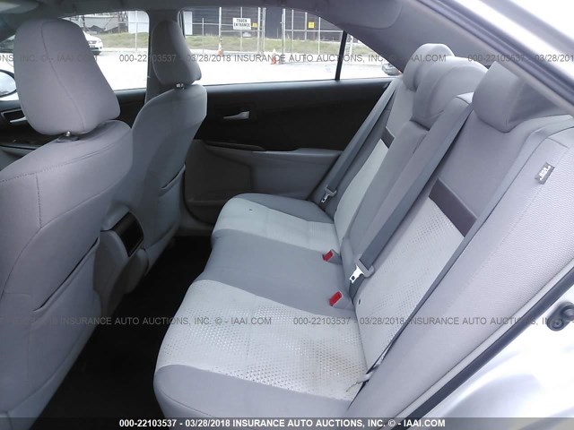 4T1BF1FK4EU390781 - 2014 TOYOTA CAMRY L/SE/LE/XLE 银色 照片 8
