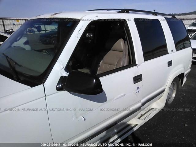 1GNEC13RXVJ441222 - 1997 CHEVROLET TAHOE C1500 WHITE photo 6