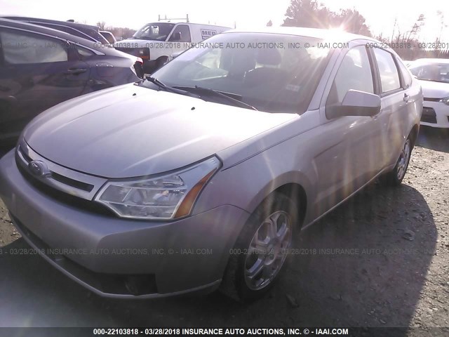 1FAHP36N79W218598 - 2009 FORD FOCUS SES SILVER photo 2