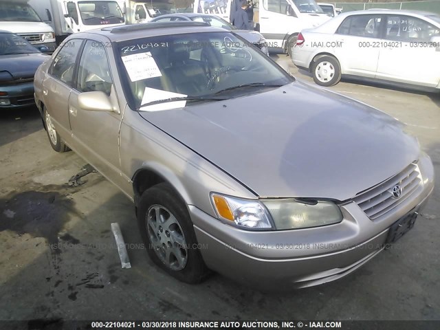 4T1BF28K1WU057989 - 1998 TOYOTA CAMRY CE/LE/XLE BEIGE photo 1