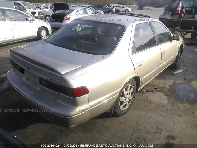 4T1BF28K1WU057989 - 1998 TOYOTA CAMRY CE/LE/XLE BEIGE photo 4