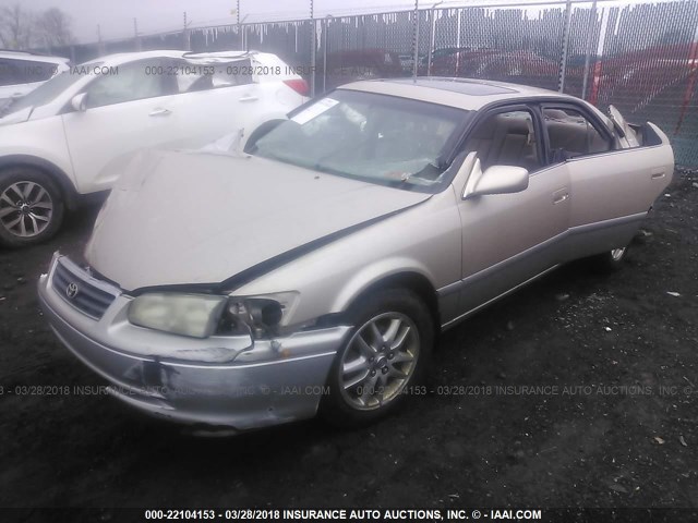 JT2BF28K010338887 - 2001 TOYOTA CAMRY LE/XLE GOLD photo 2