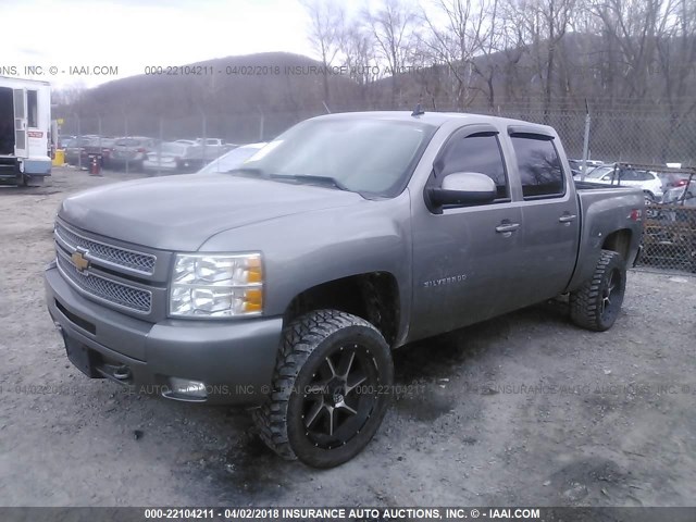 3GCPKSE74DG178439 - 2013 CHEVROLET SILVERADO K1500 LT GRAY photo 2