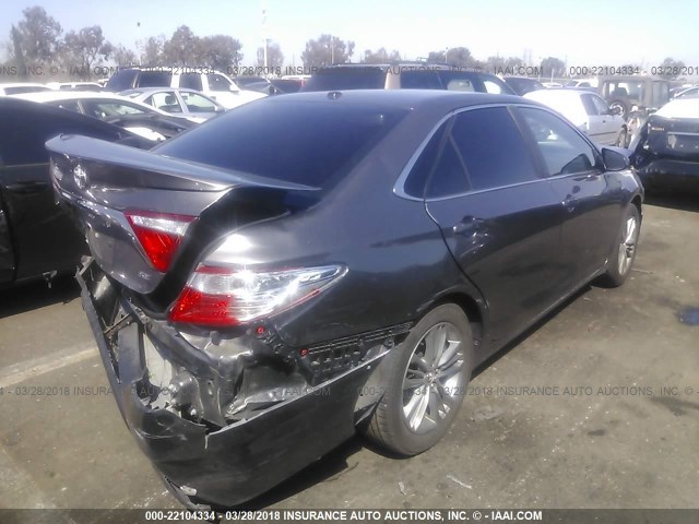 4T1BF1FK1FU477359 - 2015 TOYOTA CAMRY LE/XLE/SE/XSE GRAY photo 4