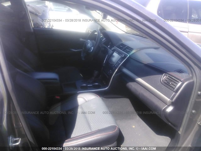 4T1BF1FK1FU477359 - 2015 TOYOTA CAMRY LE/XLE/SE/XSE GRAY photo 5