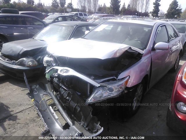 4T1BK3EK5BU132127 - 2011 TOYOTA CAMRY SE/LE/XLE ვერცხლისფერი ფოტო 2