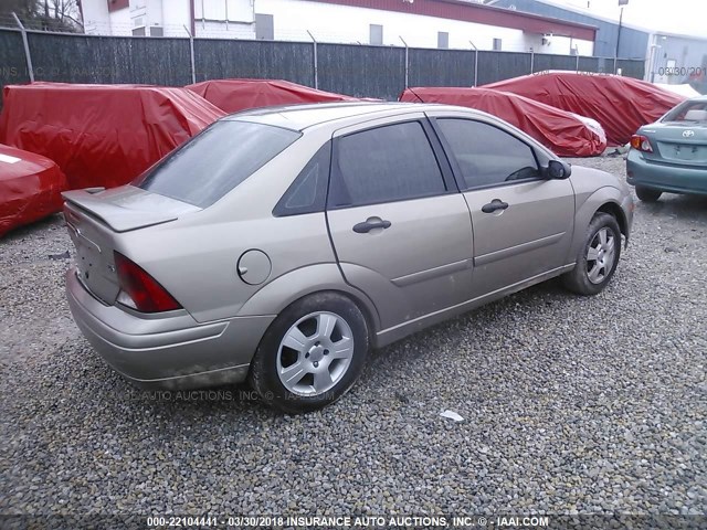 1FAFP38343W240682 - 2003 FORD FOCUS ZTS GOLD photo 4