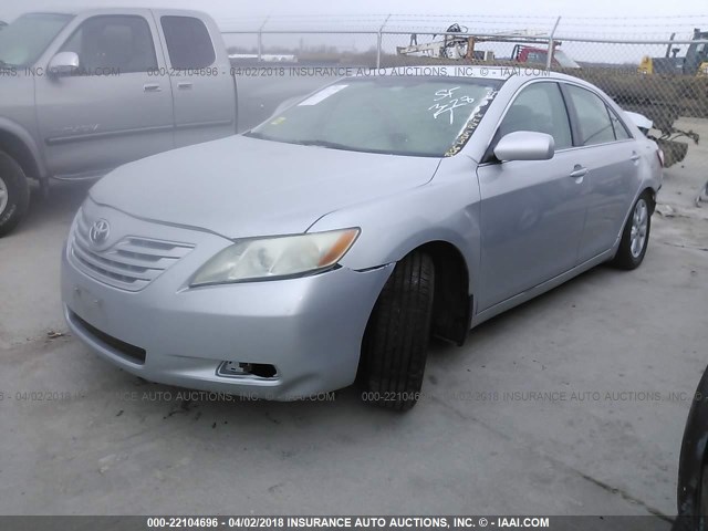 4T1BE46K97U141576 - 2007 TOYOTA CAMRY NEW GENERAT CE/LE/XLE/SE SILVER photo 2