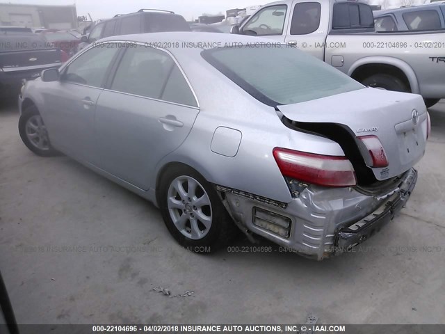 4T1BE46K97U141576 - 2007 TOYOTA CAMRY NEW GENERAT CE/LE/XLE/SE SILVER photo 3