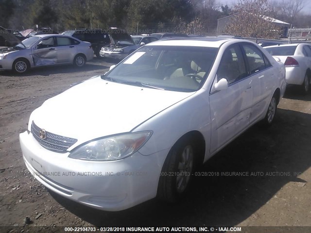 4T1BE30K42U113437 - 2002 TOYOTA CAMRY LE/XLE/SE WHITE photo 2